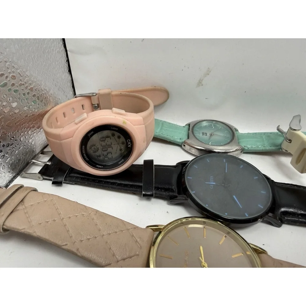 Mixed Brands Womens Watches Lot Of 25 For Parts Or‎ Repair